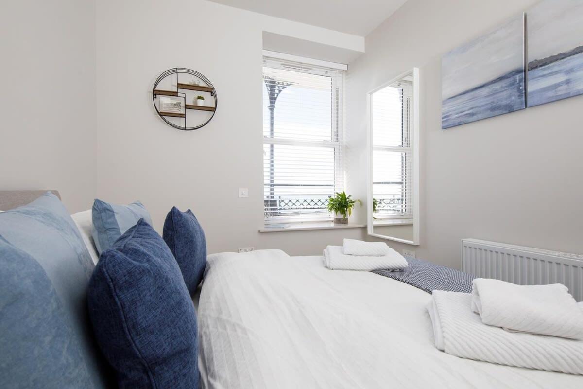 Panoramic Sea Views In Beachfront Apt W Balcony Богнор-Регис Экстерьер фото