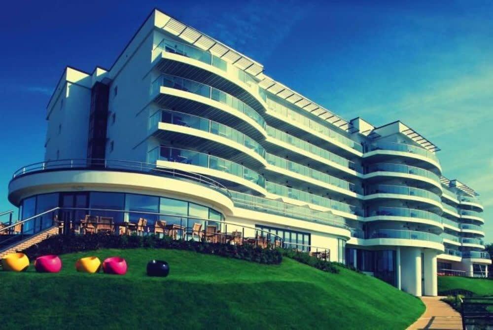Panoramic Sea Views In Beachfront Apt W Balcony Богнор-Регис Экстерьер фото